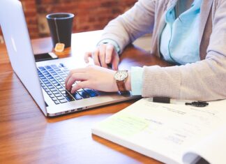 Co może powodować długotrwałą pracą przy komputerze? Co może powodować długotrwałą pracą przy komputerze?