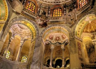 Czy chodzik pomaga w nauce chodzenia?