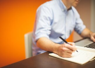 Jakie elementy należy uwzględnić podczas właściwej organizacji pracy?