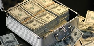 Ile zarabia się w laboratorium?